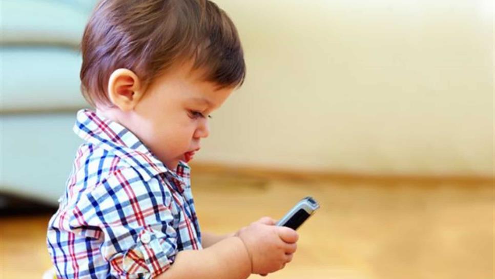 Niños cada vez más adictos a teléfonos celulares: psiquiatra