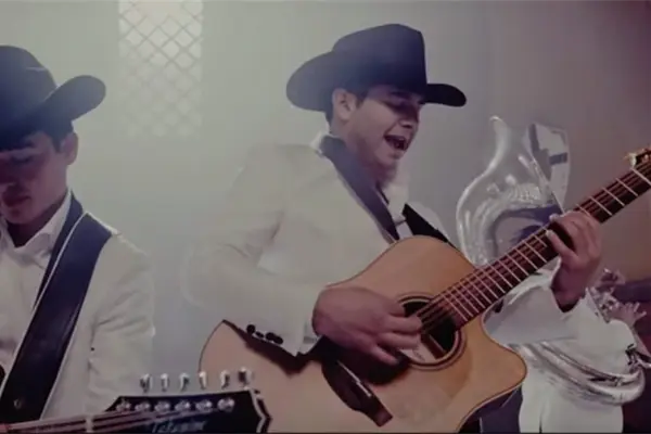 Los Plebes del Rancho promocionan con éxito Según tus labios Los Plebes del Rancho promocionan con éxito Según tus labios