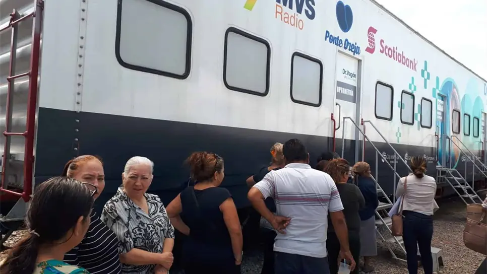 Familias reciben en El Fuerte al Dr. Vagón