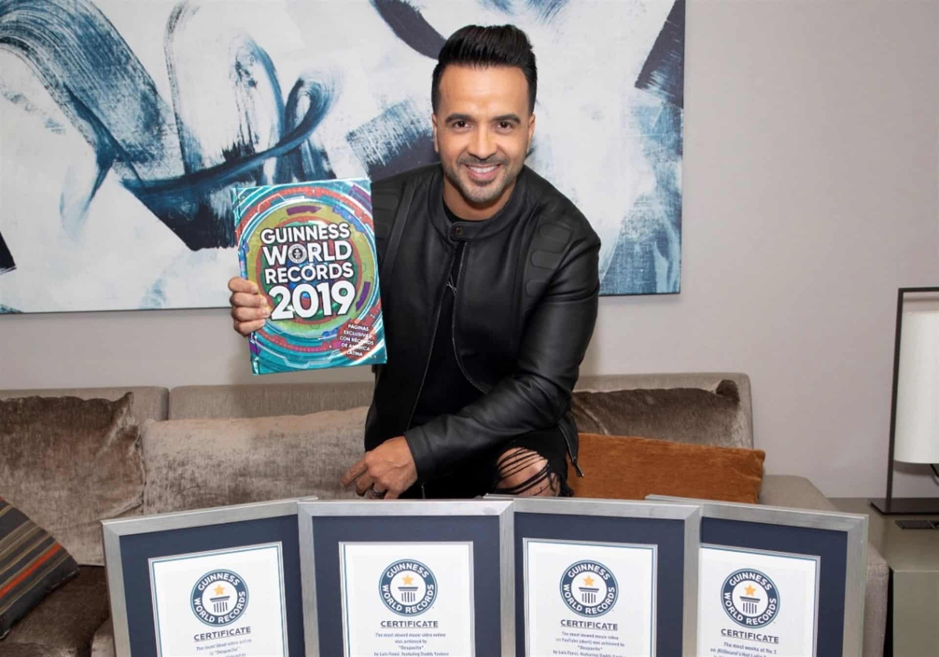 Luis Fonsi recibe siete títulos de Récord Guinnes por “Despacito”