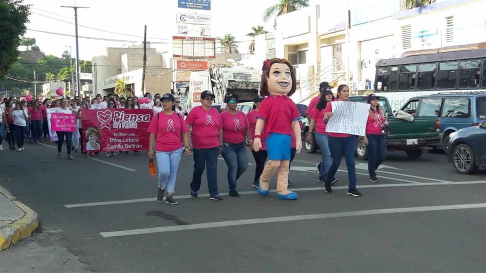 Marchan contra el cáncer de mama en Culiacán