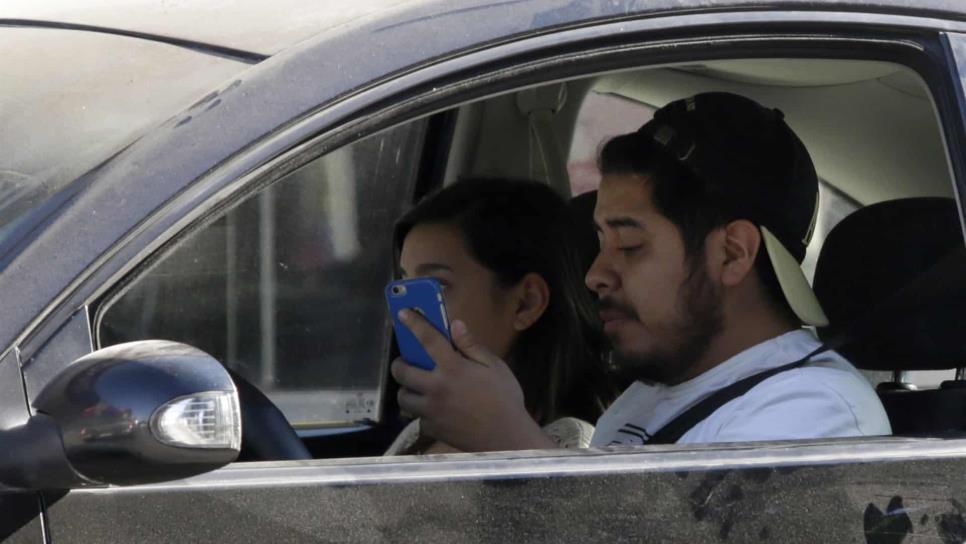 Uso del celular al conducir incrementa índice de accidentes