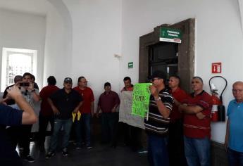 Cumple Ayuntamiento con pago de 500 mil pesos a policías jubilados