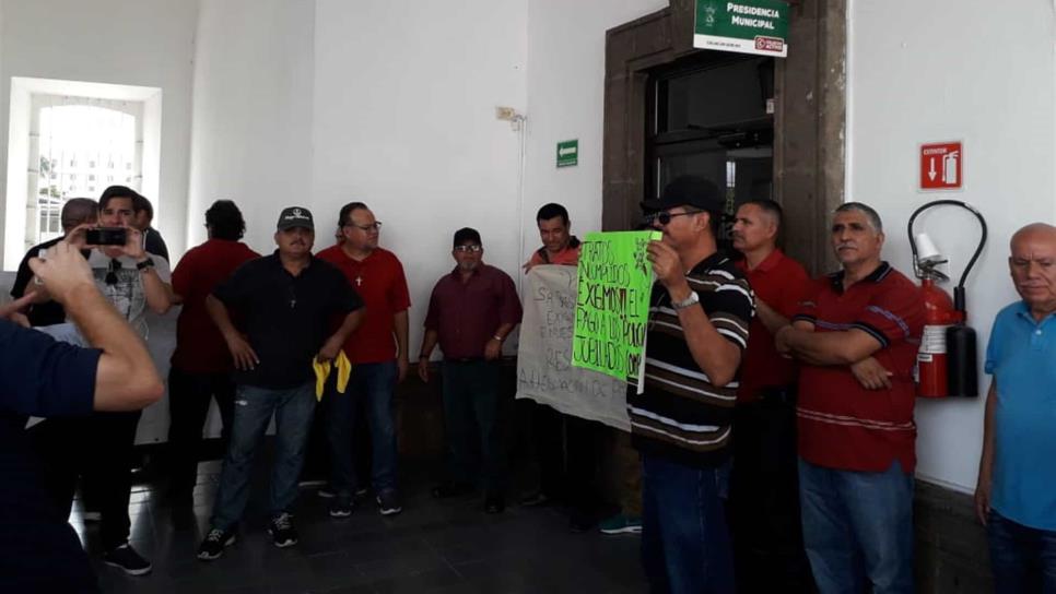 Cumple Ayuntamiento con pago de 500 mil pesos a policías jubilados