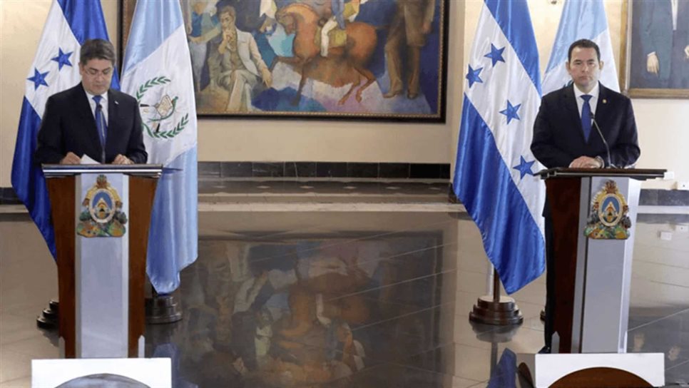 Presidentes de Guatemala y Honduras condenan manipulación migratoria