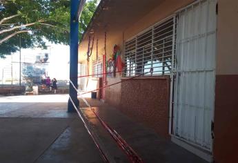 Denuncian marquesinas a punto de colapsar en la primaria de Paredones