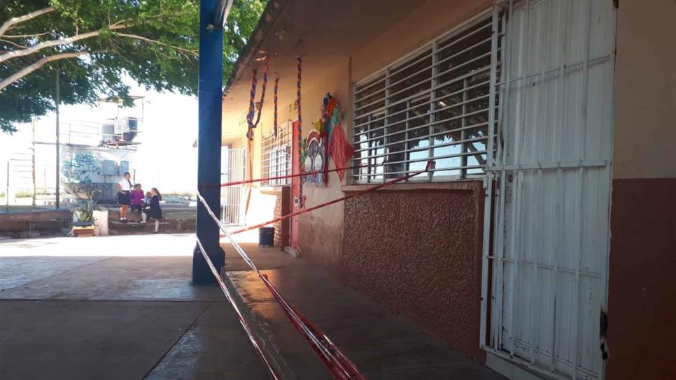 Denuncian marquesinas a punto de colapsar en la primaria de Paredones