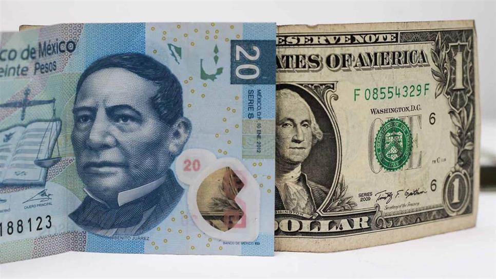 Dólar retrocede, se vende hasta en 20.70 pesos en bancos de la capital