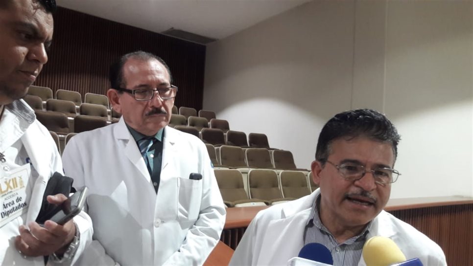 Sinaloa tiene hospitales de oro y médicos esclavos, acusan