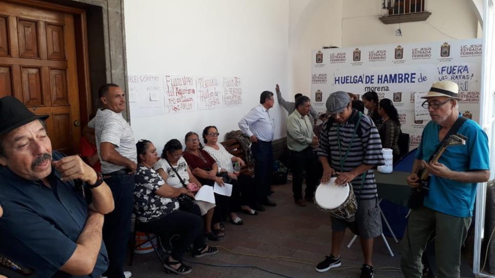 Se suma mujer a huelga de hambre en el Ayuntamiento de Culiacán