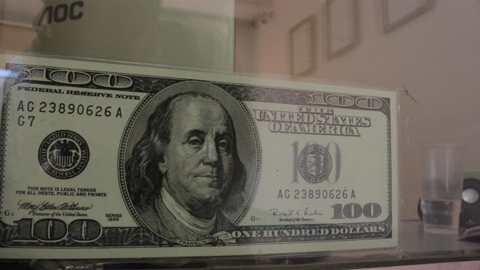 Escala dólar a $20.64 a la venta en bancos, tras iniciativa sobre comisiones