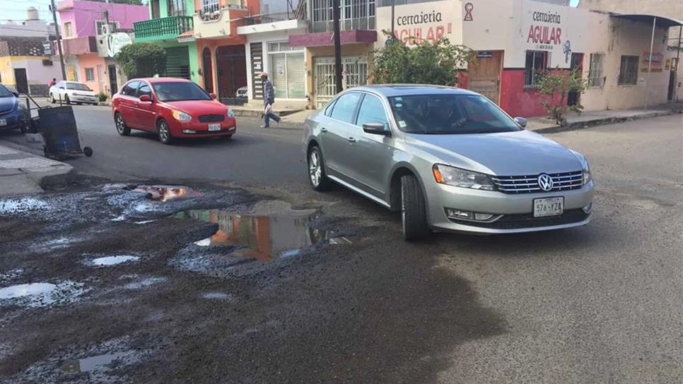Piden al Ayuntamiento de Mazatlán atienda problema de baches