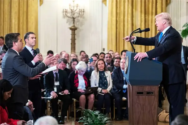 CNN demanda a Trump por quitar acreditación a su corresponsal CNN demanda a Trump por quitar acreditación a su corresponsal