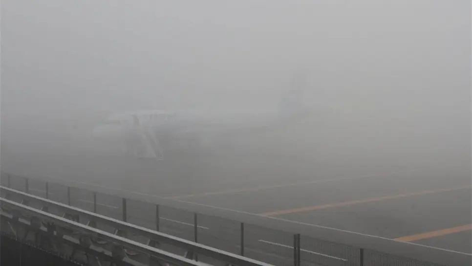 Aeropuerto de la CDMX suspende operaciones por banco de niebla 