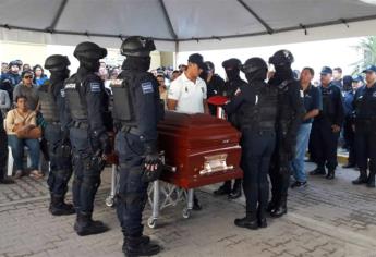 Despiden con salvas de honor a policía asesinado en Mazatlán