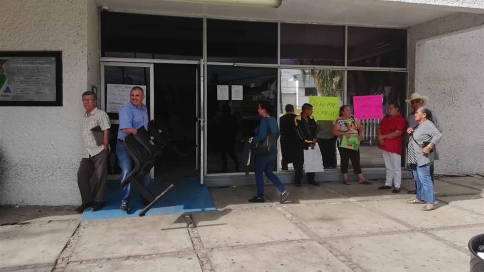 Amenazan con bloquear la calle trabajadores del HG de Culiacán