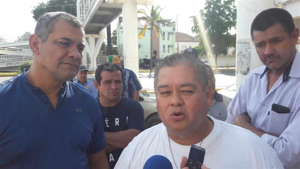 Taxistas piden que salga Uber de Sinaloa