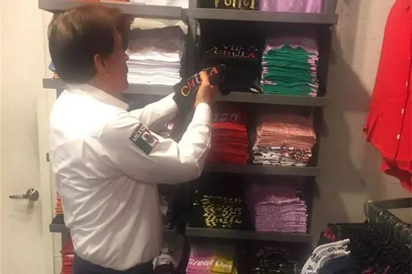 Profeco retira ropa con mensajes que incitan violencia contra la mujer Profeco retira ropa con mensajes que incitan violencia contra la mujer