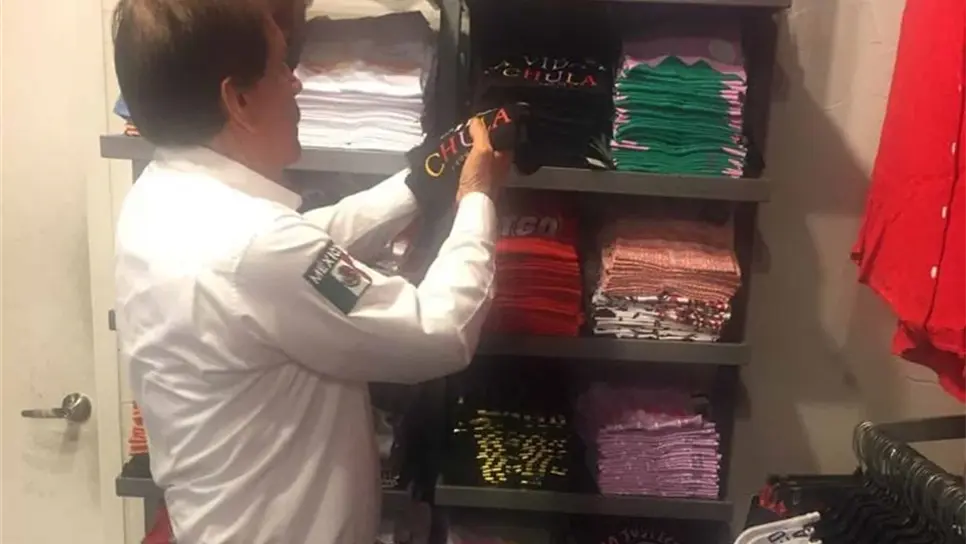 Profeco retira ropa con mensajes que incitan violencia contra la mujer