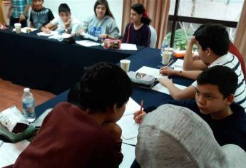 Se preparan jóvenes que participarán en Olimpiada de Matemáticas