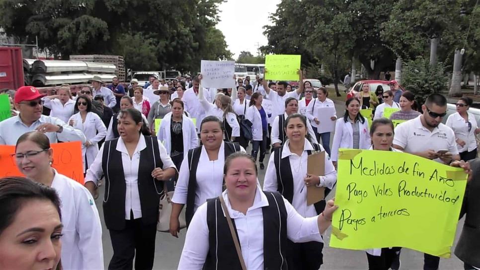 Trabajadores de Salud salen a las calles de Los Mochis