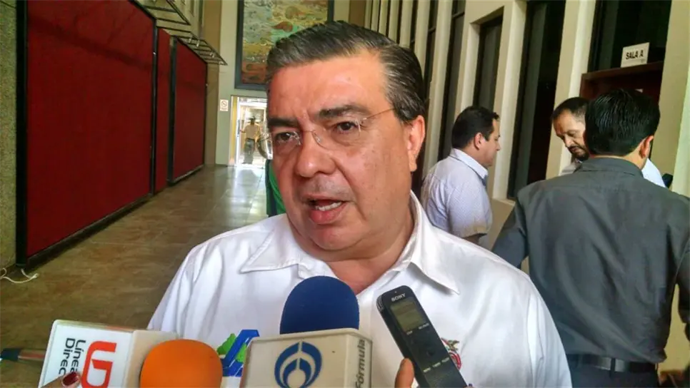 Ernesto Echeverría Aispuro.