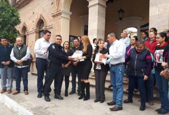 Entregan vales a policías y sindicalizados de El Fuerte
