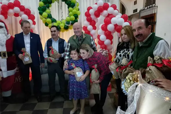 Celebra la UAS posada para hijos de trabajadores