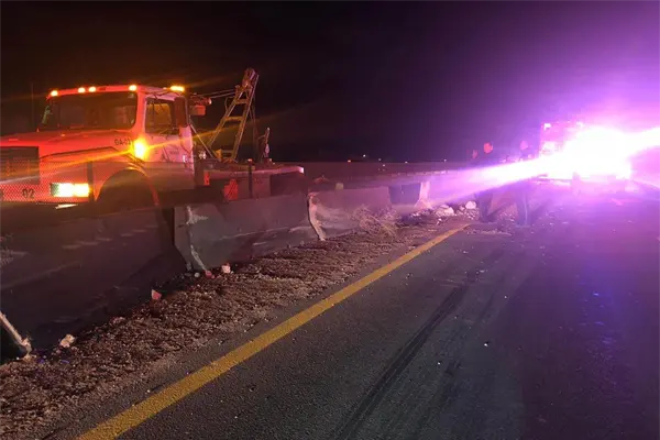 Falla mecánica provoca que tráiler choque en la México 15 Falla mecánica provoca que tráiler choque en la México 15