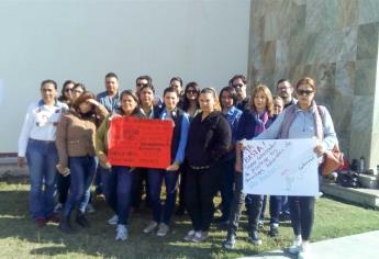 De nueva cuenta se manifiestan los teachers por falta de pagos