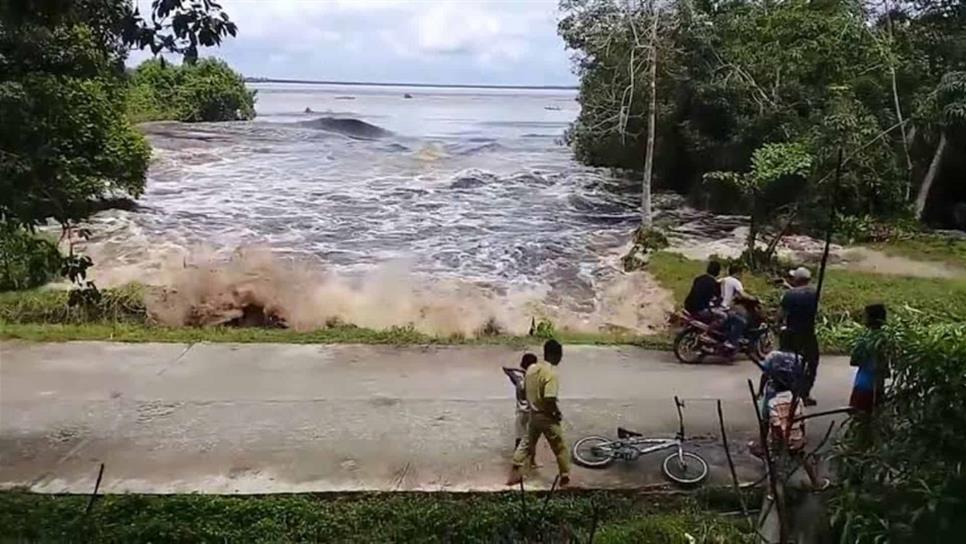 Tsunami por volcán en Indonesia deja tres muertos y 21 heridos