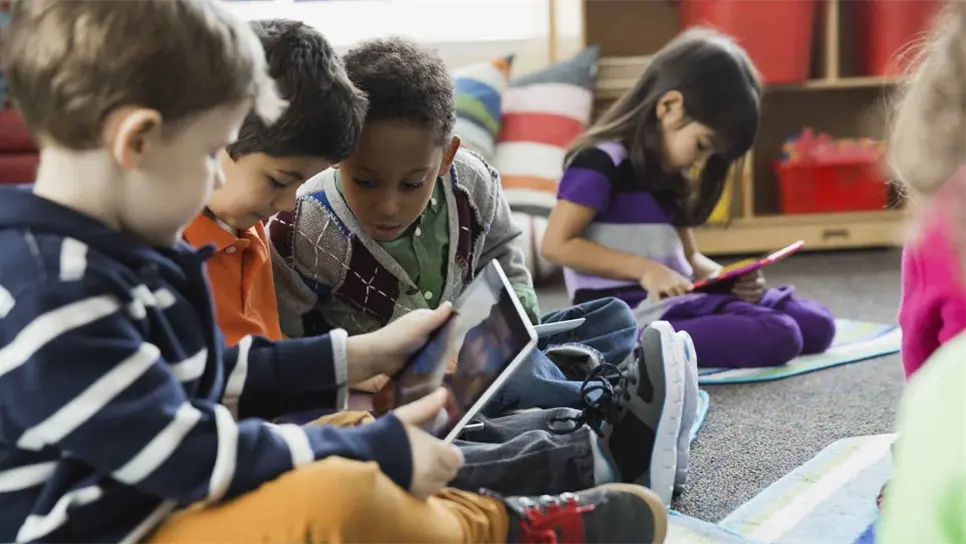 Uso de juguetes digitales y gadgets, tendencia en aumento entre menores