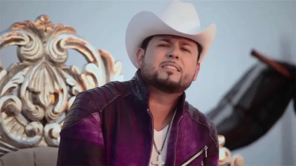 Reportan atentado contra el cantante Roberto Tapia en Michoacán