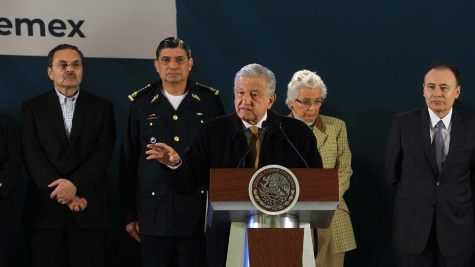 Robo de combustible se combatirá dentro y fuera de Pemex: López Obrador
