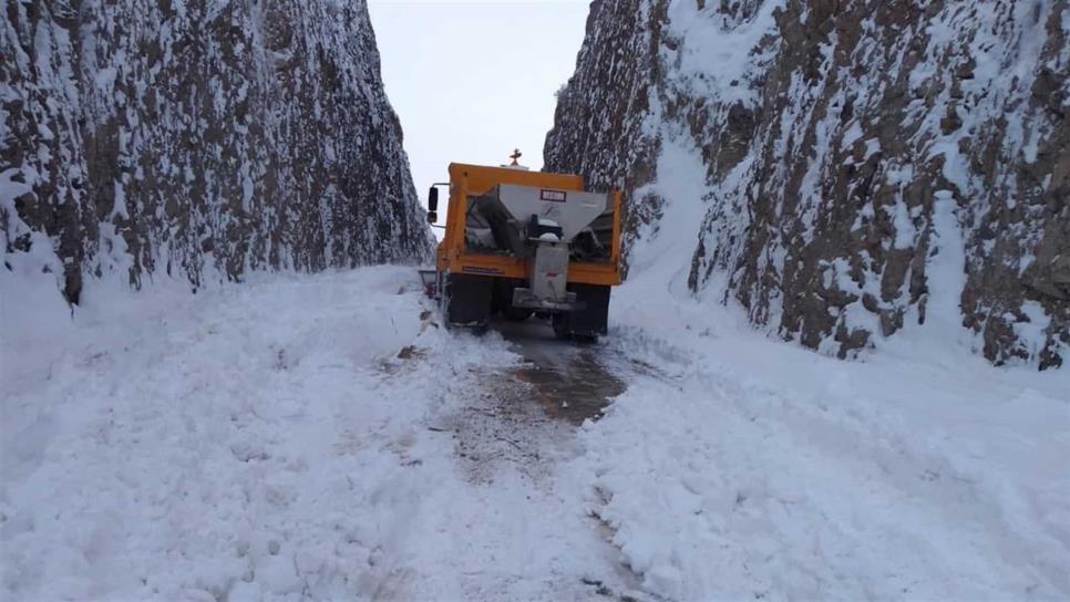 Por nevada cierran tramos de carreteras federales en Sonora