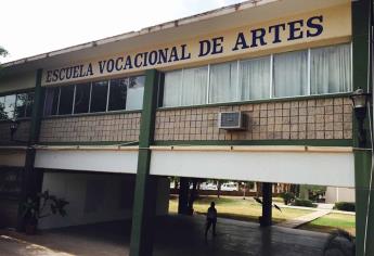 Personal de la Escuela Vocacional de Artes labora bajo protesta