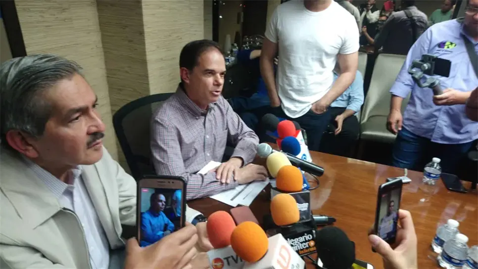 En rueda de prensa, el Secretario de Administración y Finanzas, presentó las observaciones a los medios de comunicación. FOTO: Manuel Aceves.