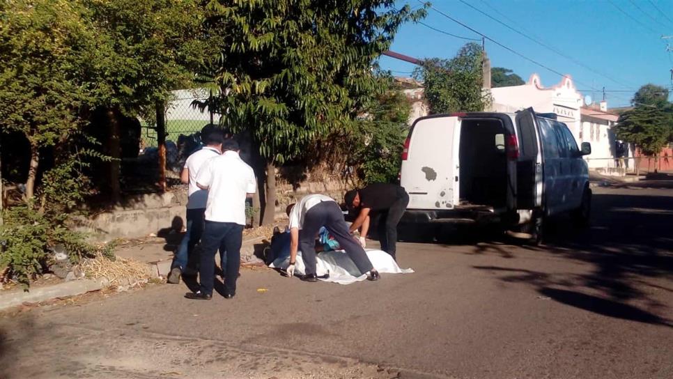 Asesinan con arma blanca a velador