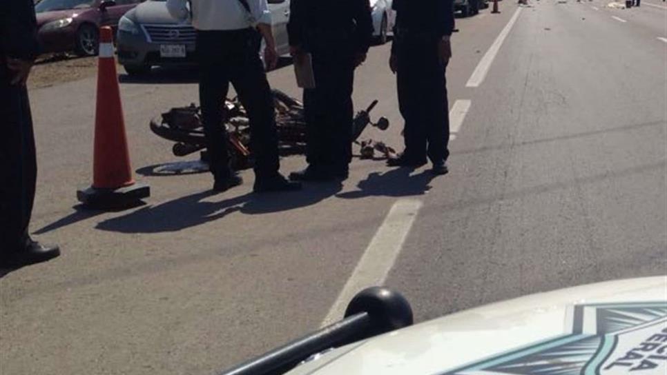 Motociclista fallece tras impactarse contra urbano en Mazatlán