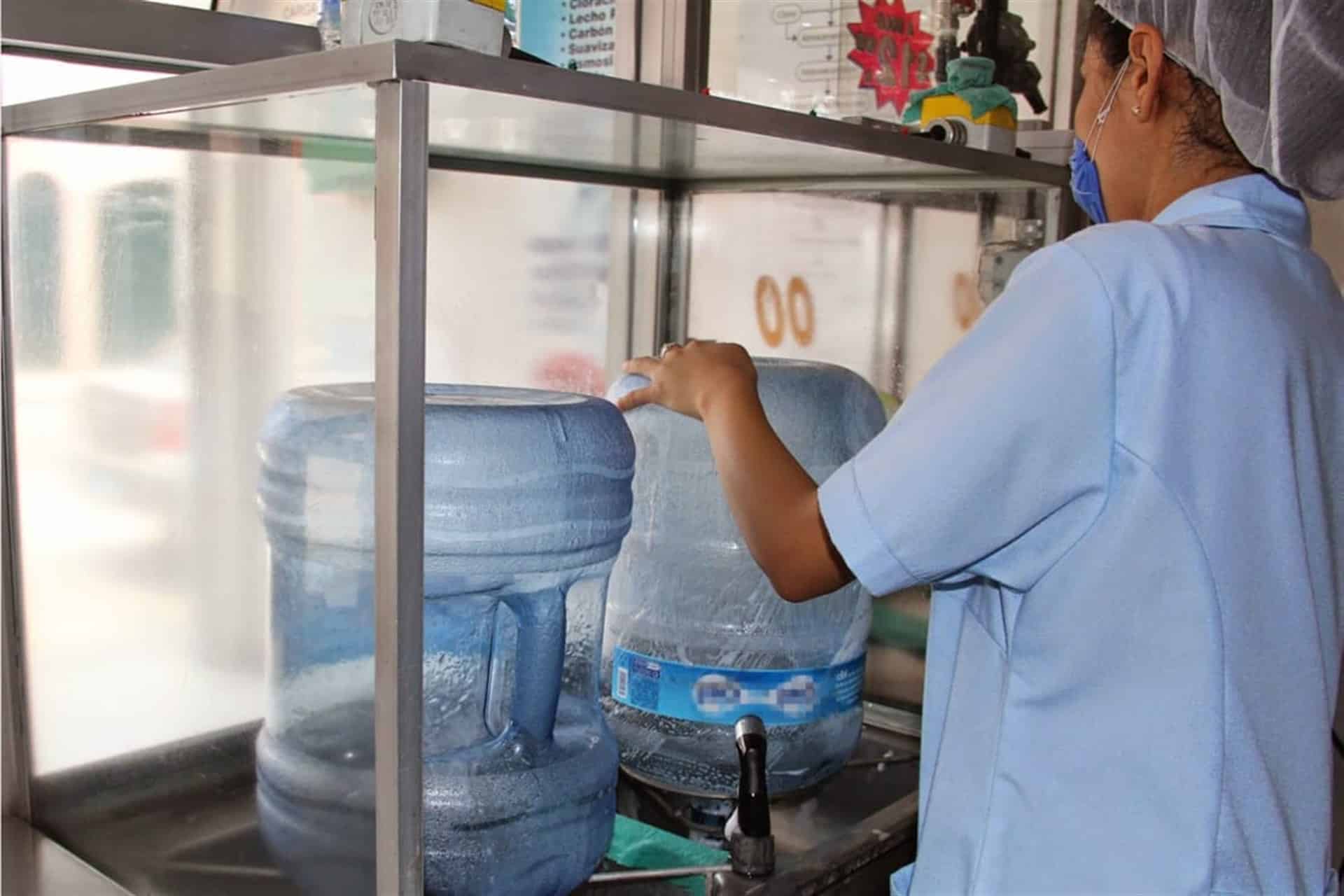 Capacitan a dictaminadores de negocios de agua purificada y hielo
