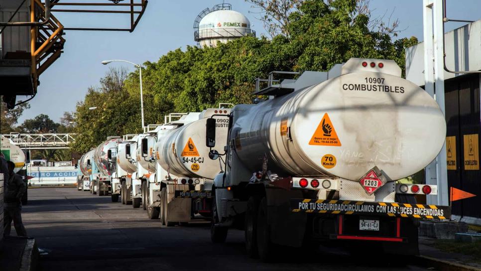 Avanzamos hacia normalización de abasto de gasolina, afirma López Obrador