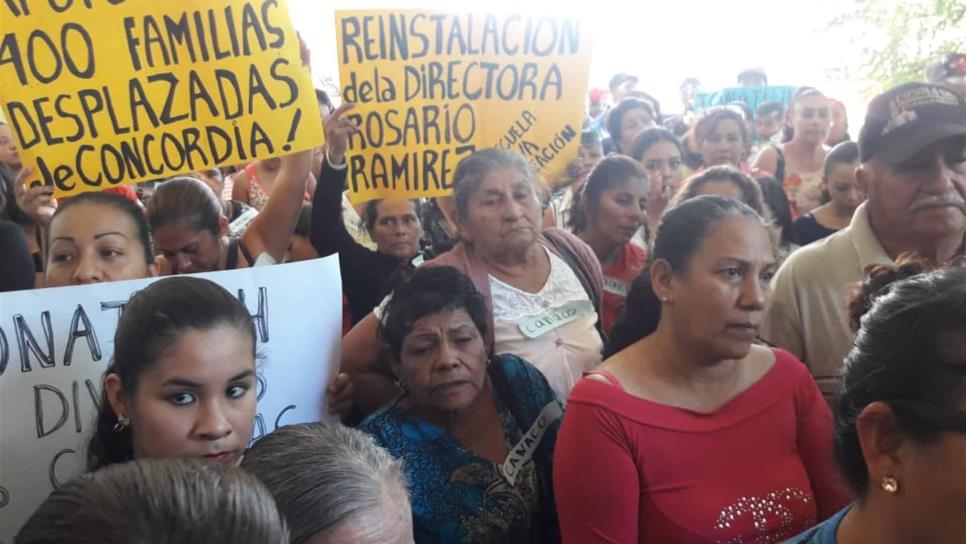Protestan y reclaman atención en Ayuntamiento de Mazatlán