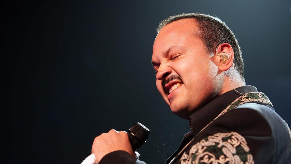 Pepe Aguilar celebra que disco homenaje a Juan Gabriel sea un éxito