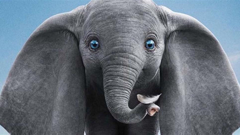 El pequeño “Dumbo” se luce en nuevo póster del filme de Disney