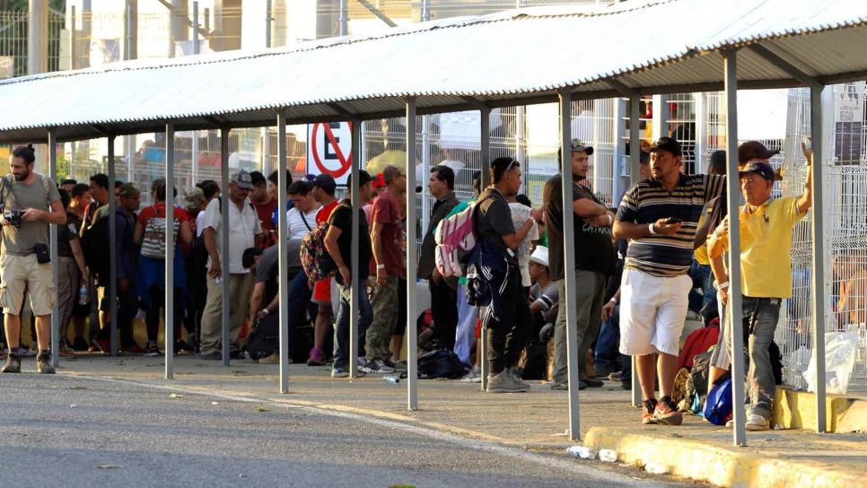 Sin violencia migrantes ingresan a México, otros esperan visa transitoria