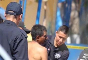 Hombre toma a niños de rehenes en escuela de Nayarit