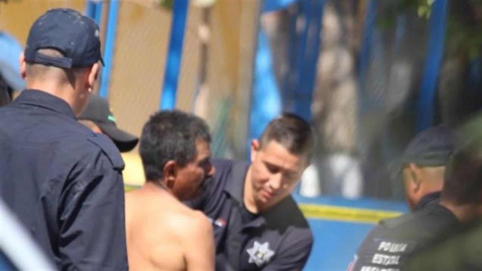 Hombre toma a niños de rehenes en escuela de Nayarit