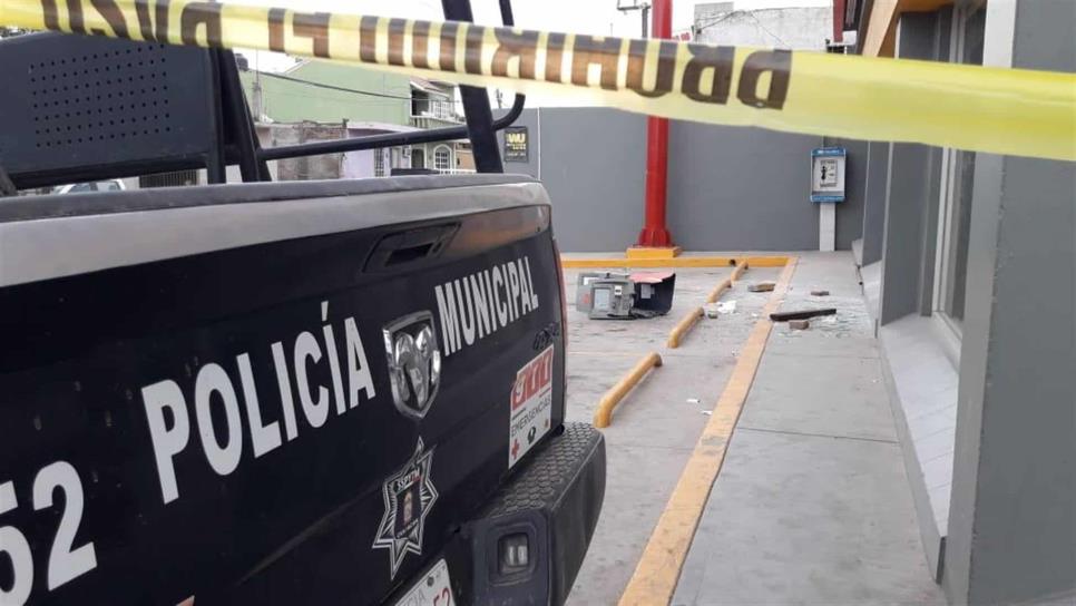 Roban cajero de tienda autoservicio en Aguaruto