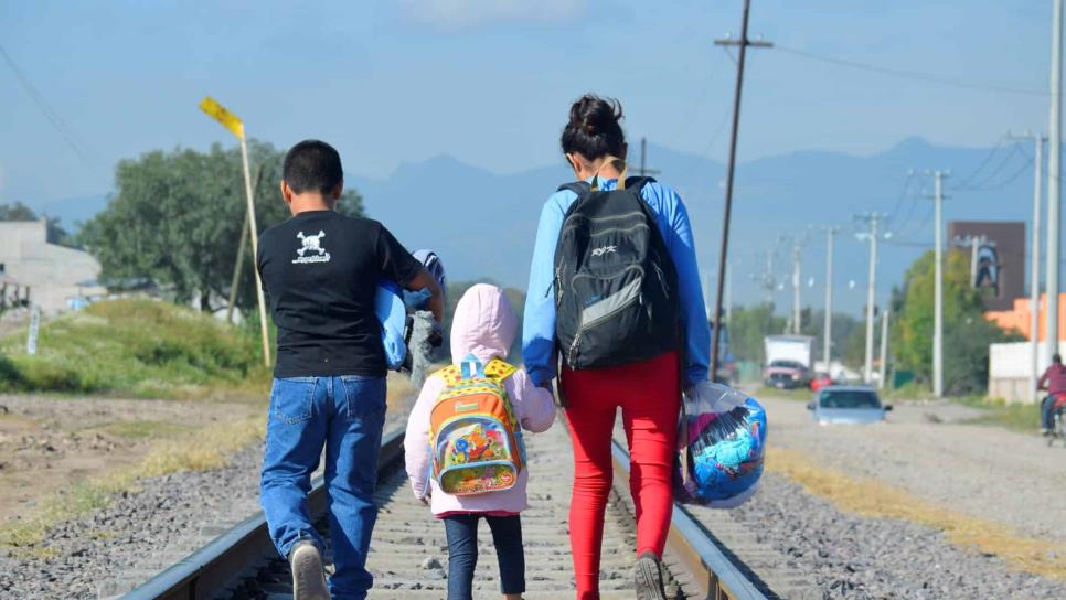 Busca migrante de Sinaloa trabajo para dar estudio a sus hijos