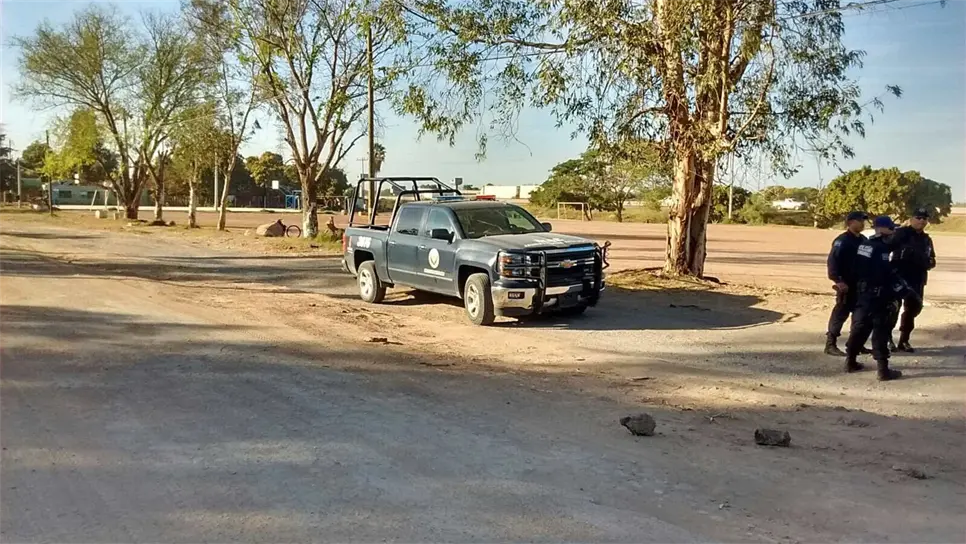 Hombres armados persiguen una sprinter con 19 pasajeros